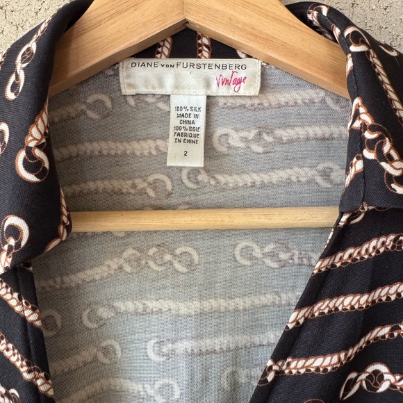 Diane von Furstenberg Black & Gold Chain Print Wrap Dress – Midi V-Neck Sz 2 - Picture 4 of 6